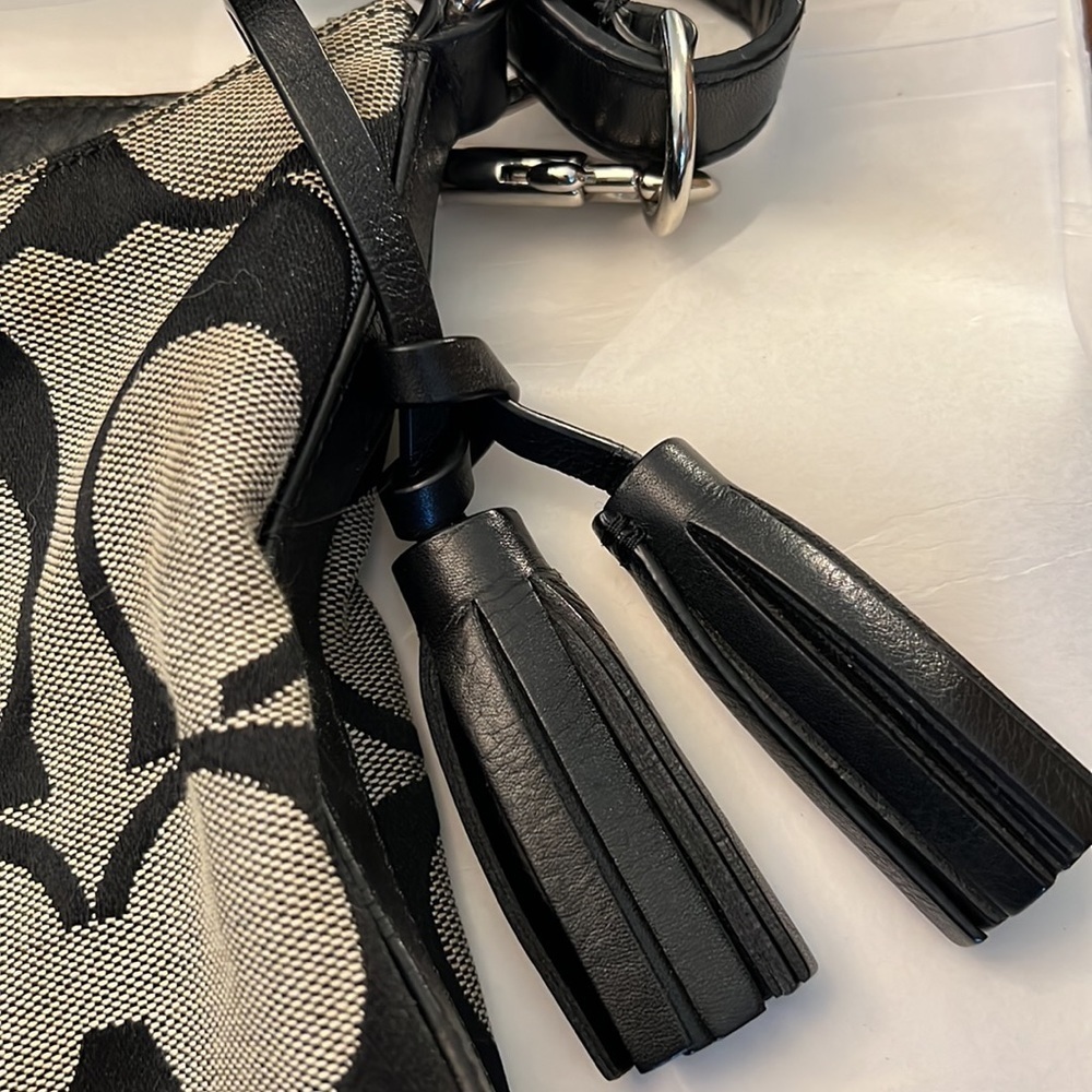 Coach Vintage Shoulder Bag with Signature C's in Light Gray and Black - Picture 3 of 11